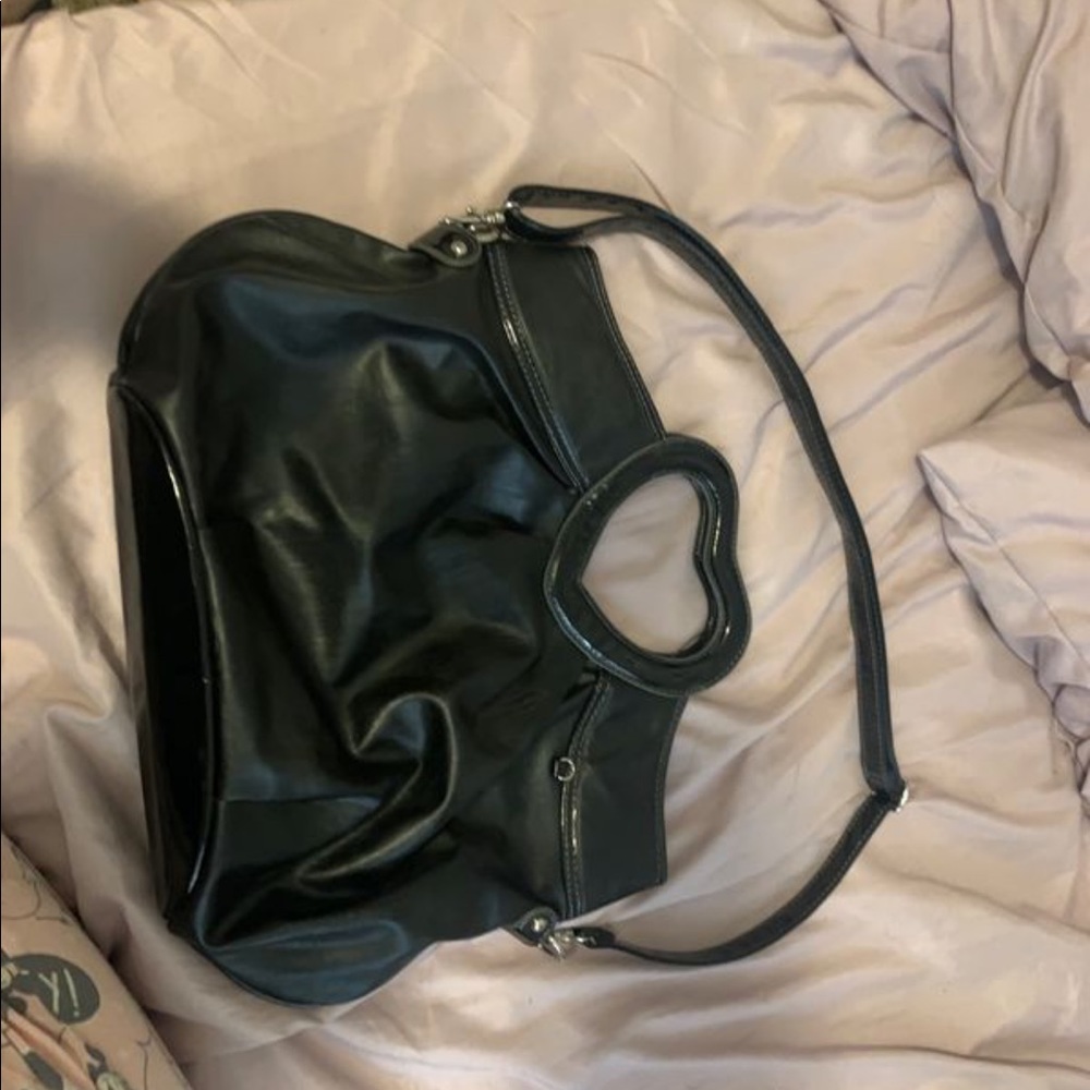 women’s black purse